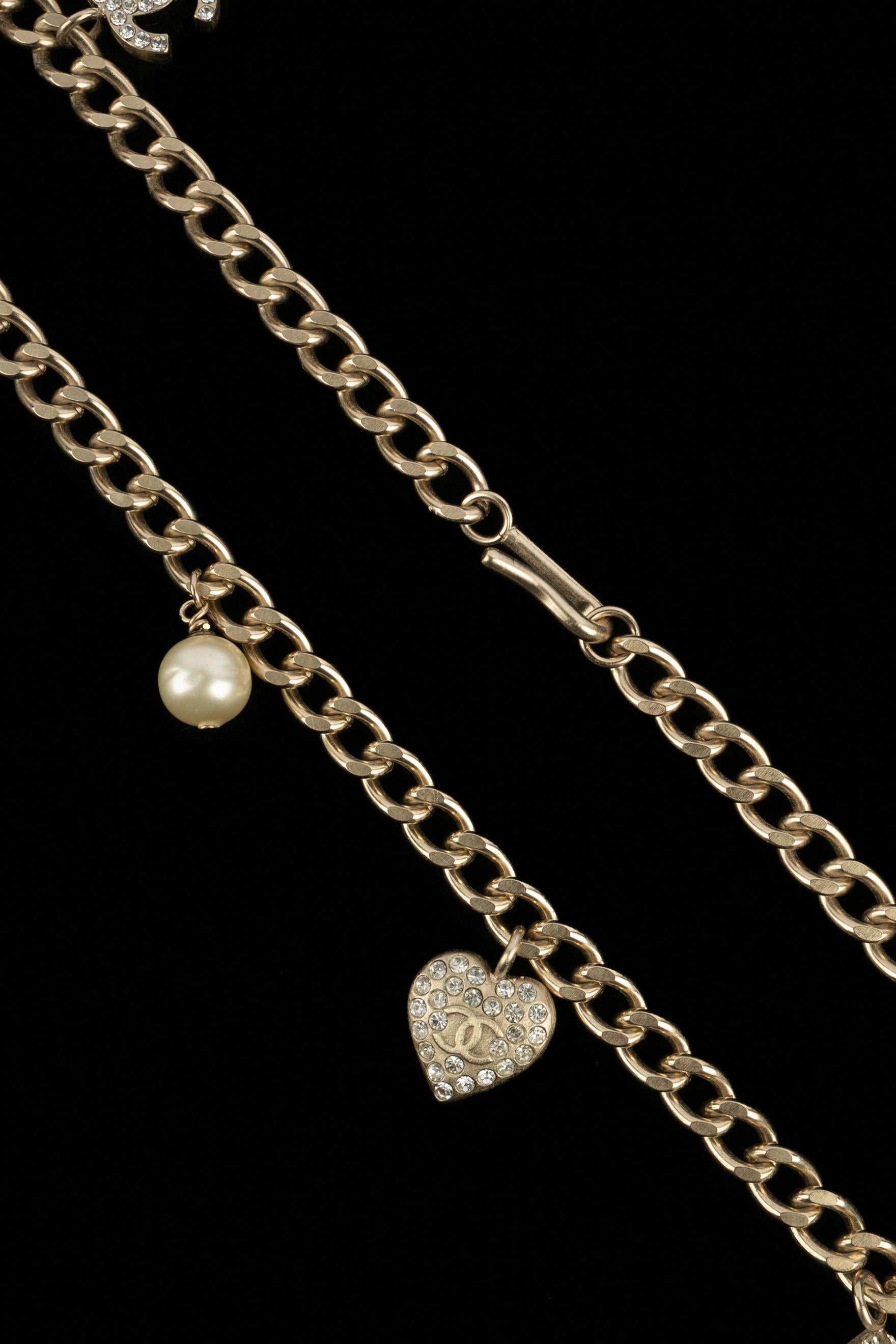 Collana con charme Chanel In condizioni ottime in vendita a SAINT-OUEN-SUR-SEINE, FR