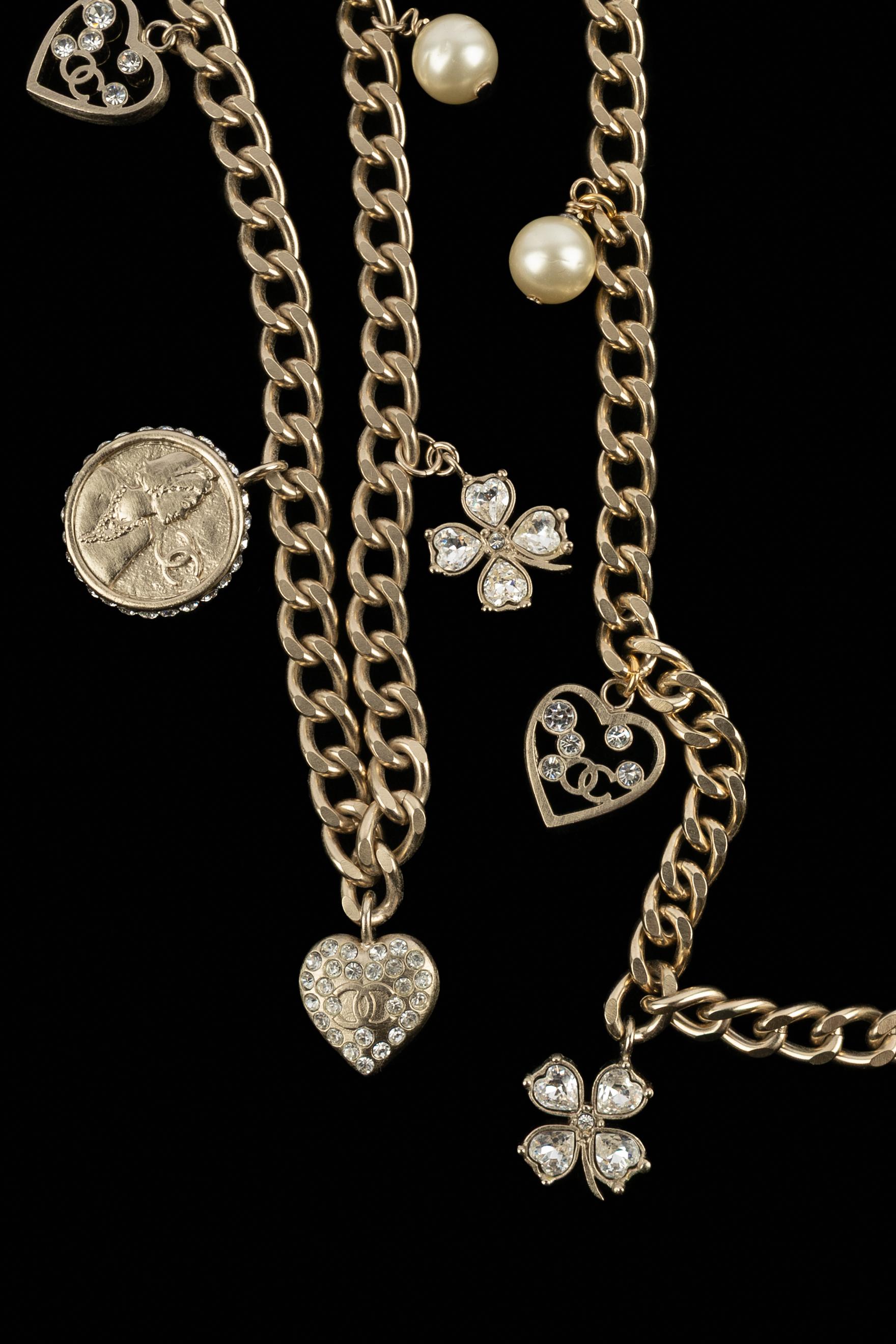 Donna Collana con charme Chanel in vendita