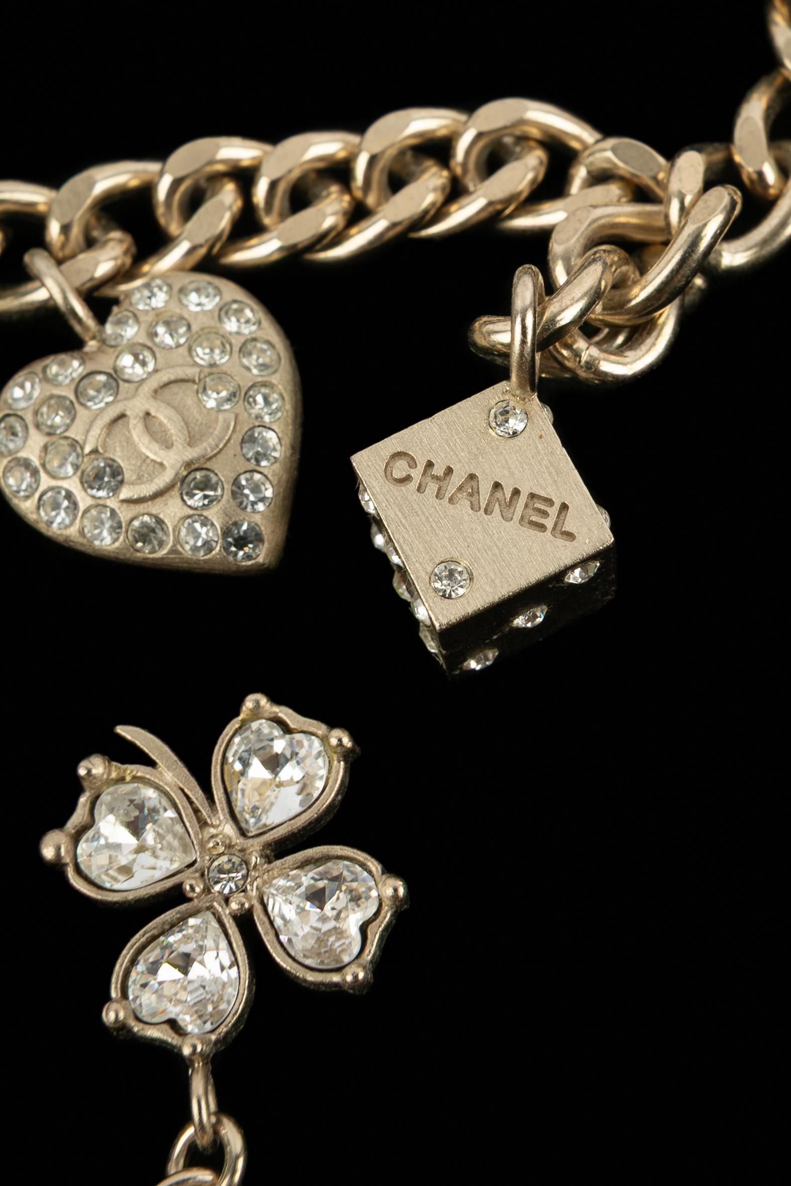 Collana con charme Chanel in vendita 2