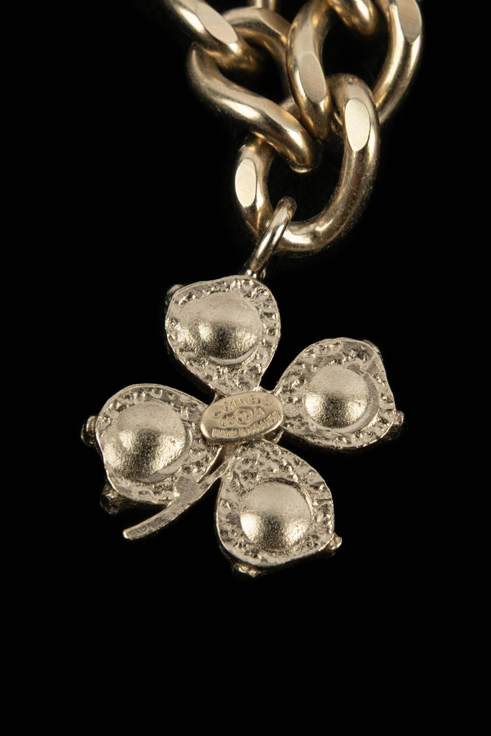 Collana con charme Chanel in vendita 4