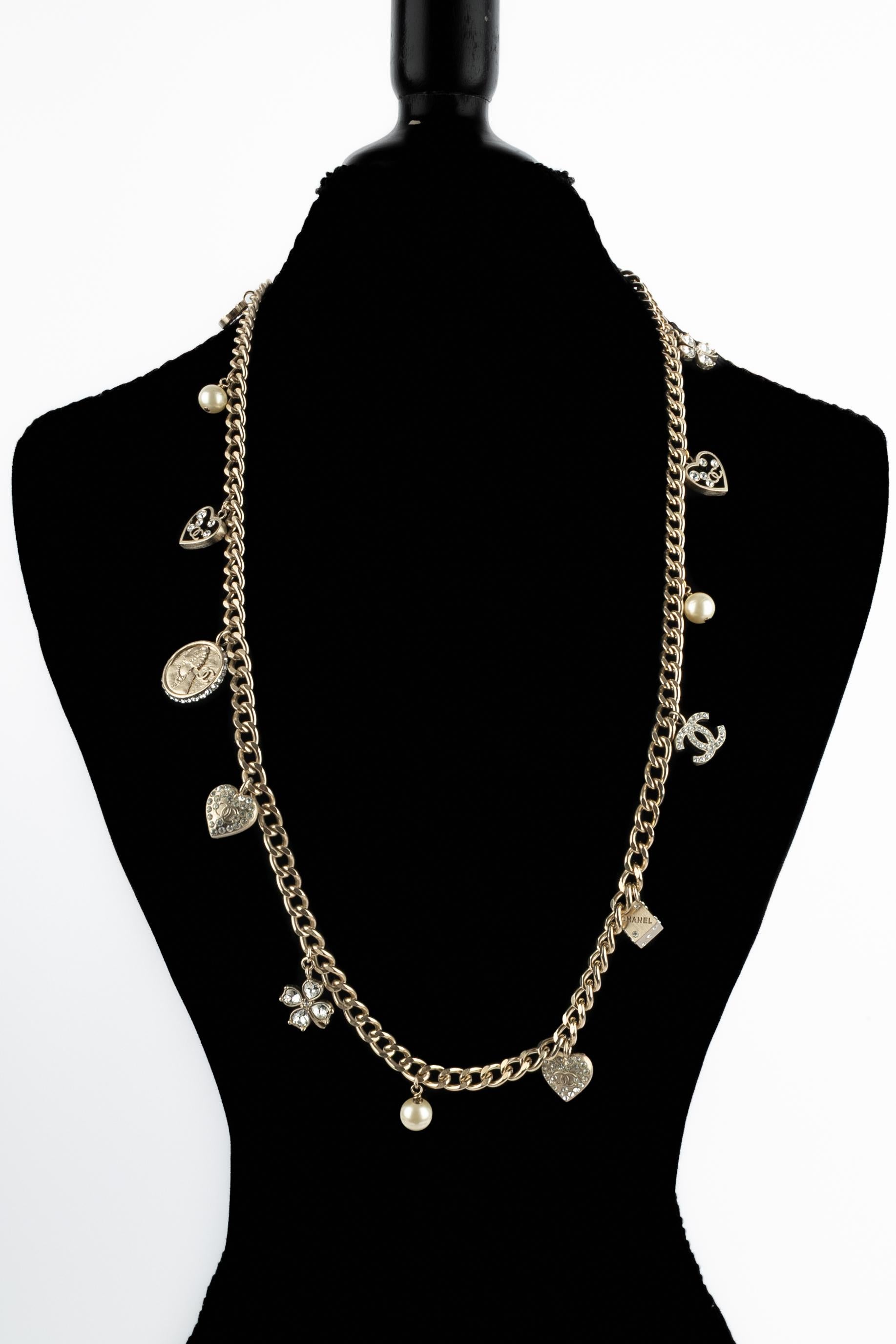 Collana con charme Chanel in vendita 5