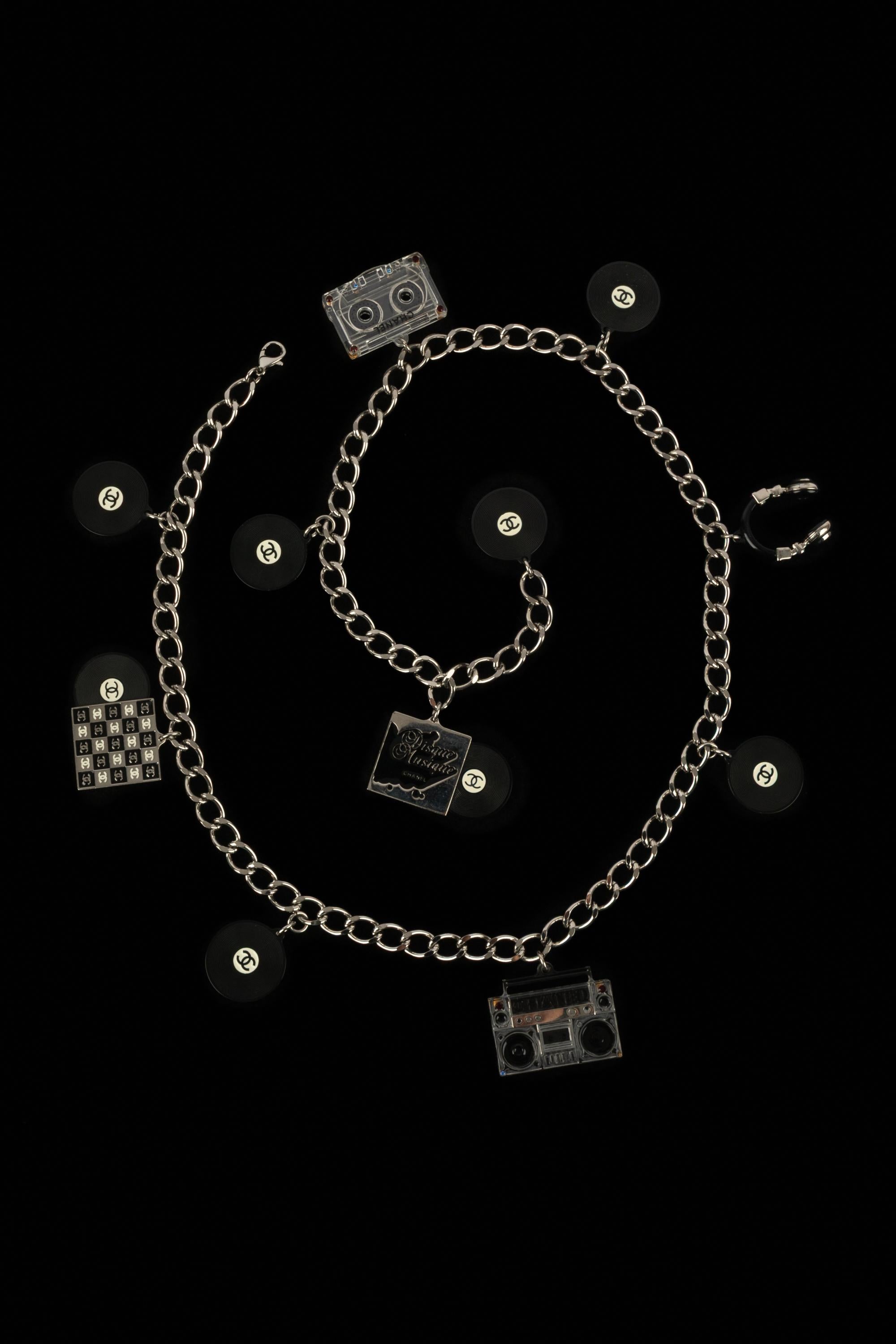 Collana charme Chanel Primavera 2004 In condizioni ottime in vendita a SAINT-OUEN-SUR-SEINE, FR