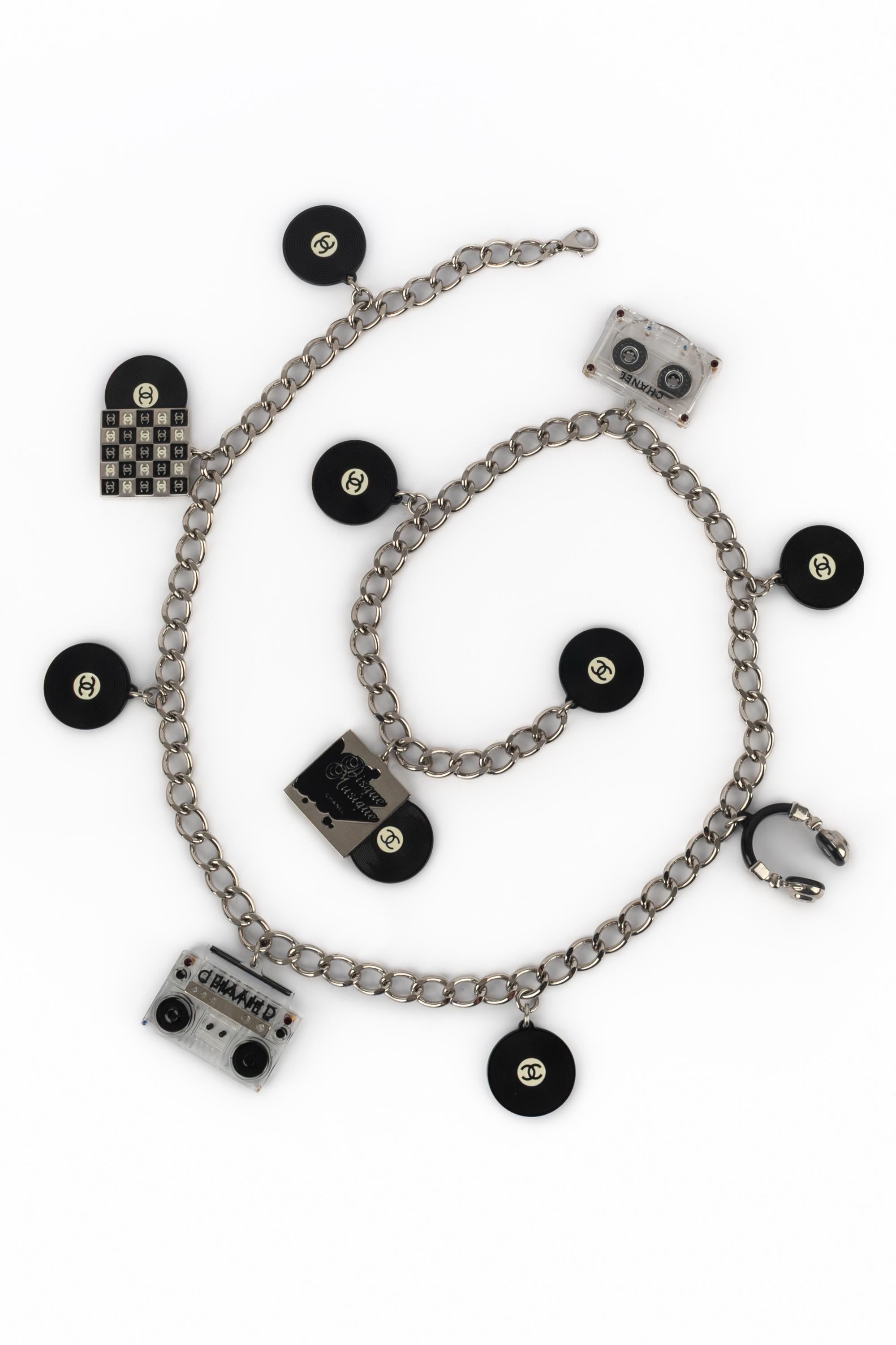 Collana charme Chanel Primavera 2004 in vendita 3