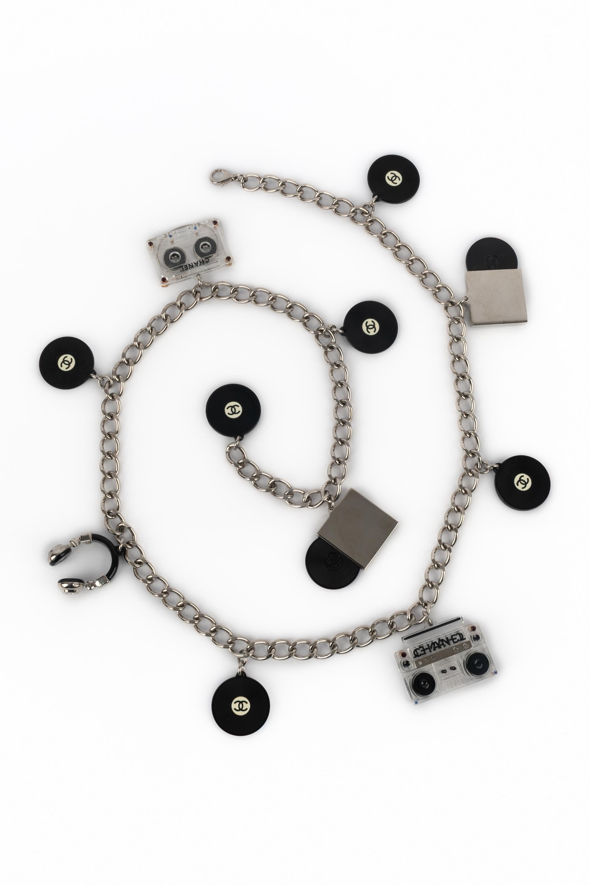 Collana charme Chanel Primavera 2004 in vendita 4