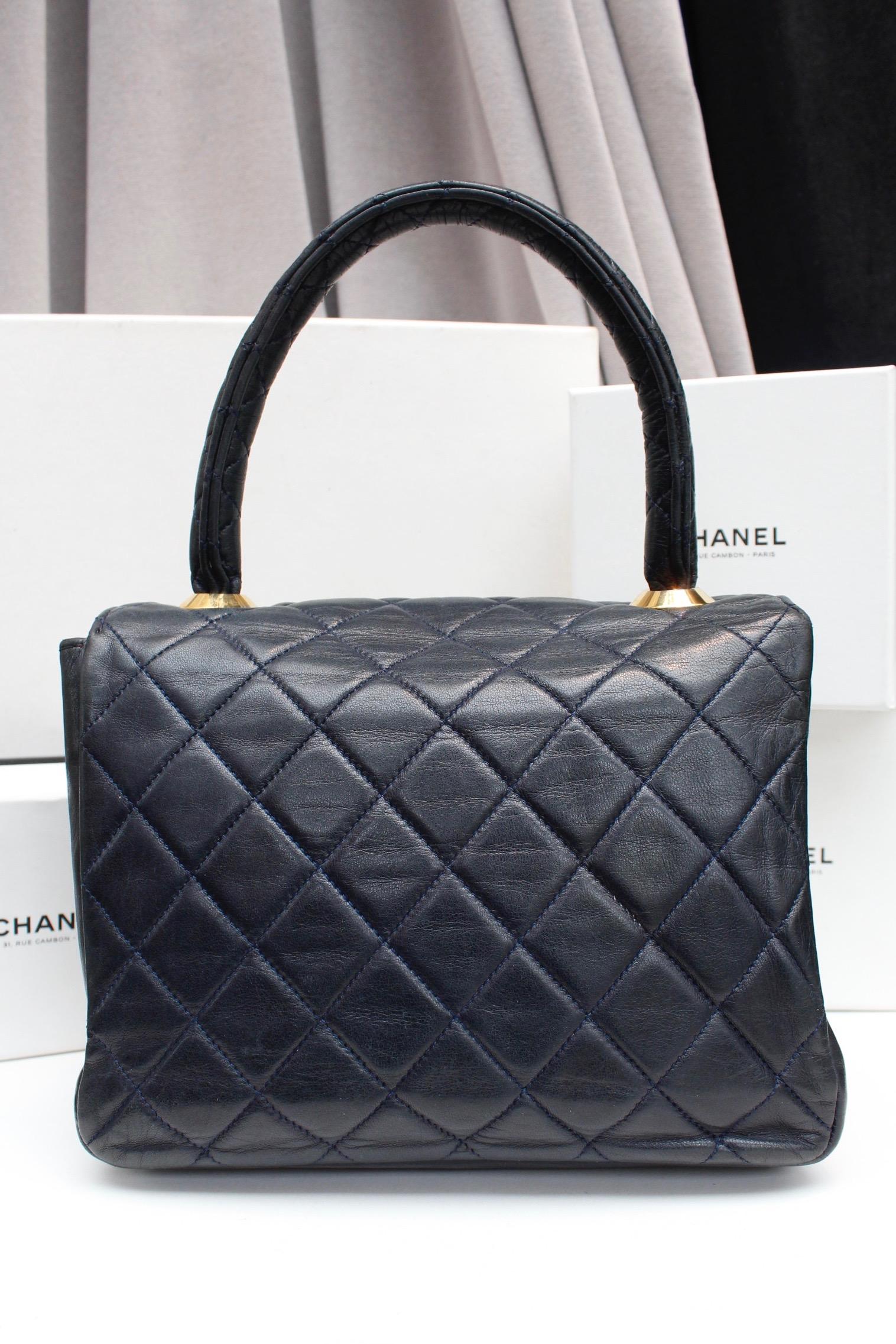 Chanel charming midnight blue quilted leather bag In Good Condition For Sale In Paris, FR