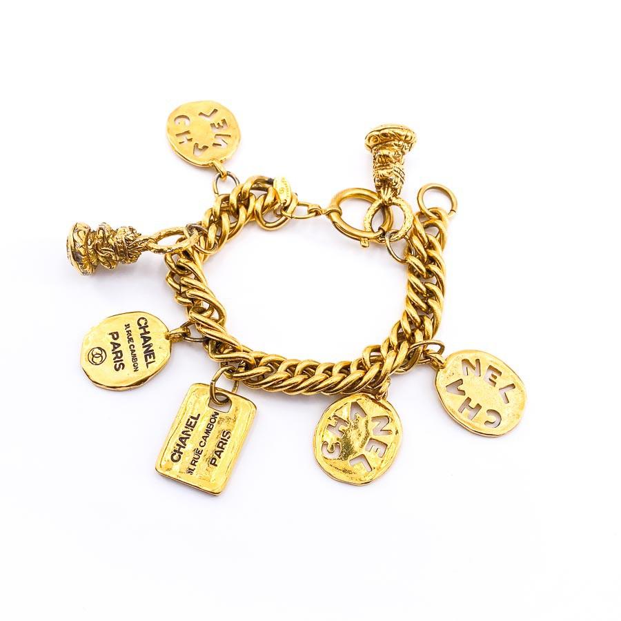 Collector, CHANEL charms bracelet made with a metal chain gilded with fine gold, which includes round charms sometimes round, rectangular charms or even in the form of a bell. 
Each charms bears the CHANEL brand engraved in the metal gilded with