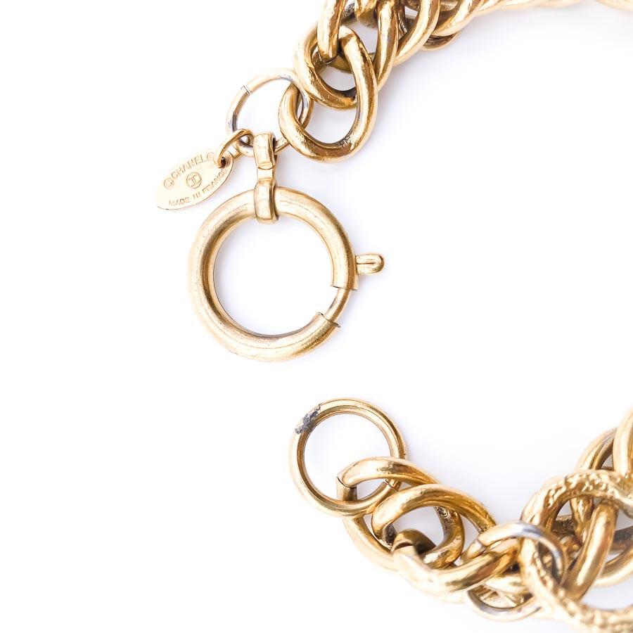 CHANEL Charms Bracelet in Gilt Metal In Good Condition For Sale In Paris, FR