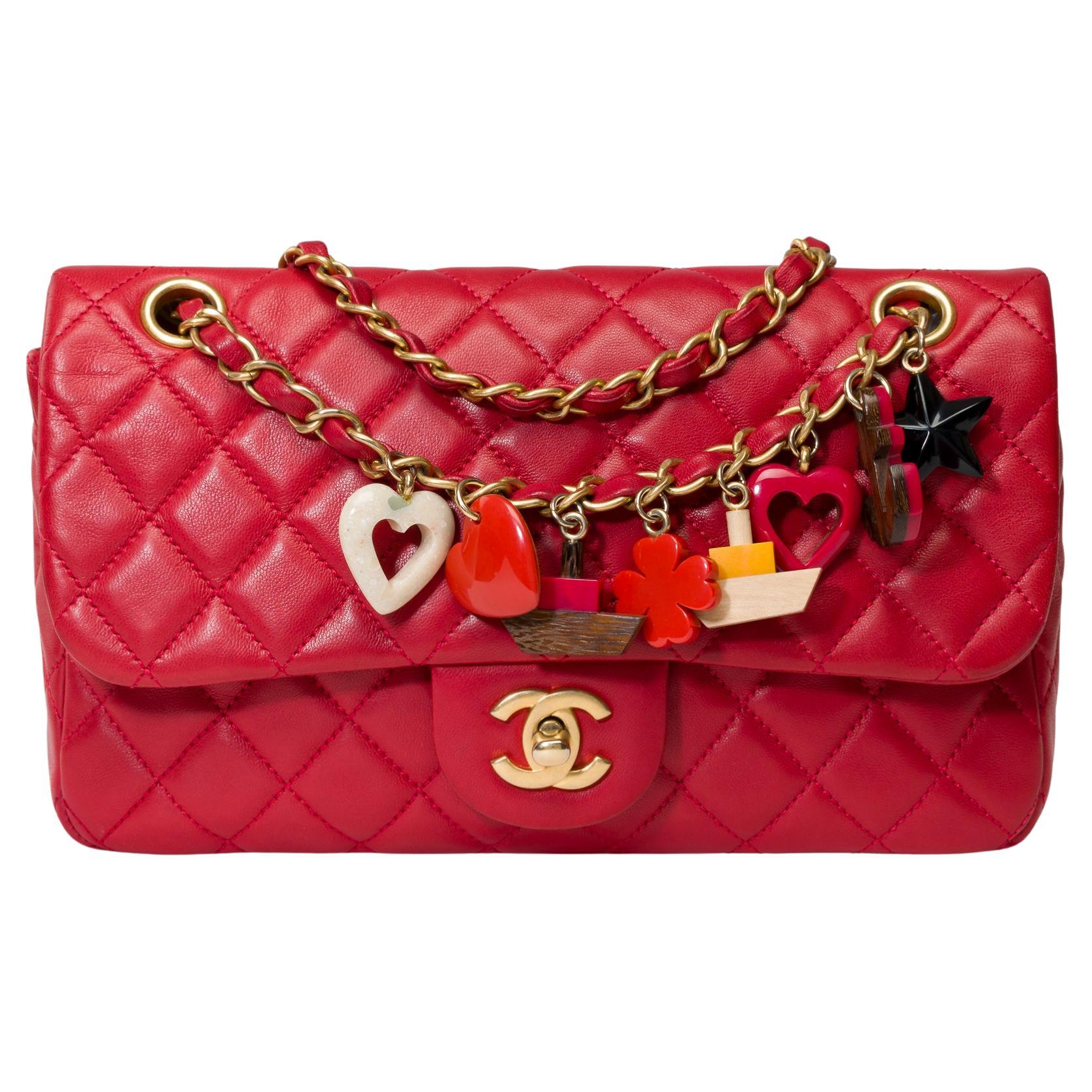 Chanel "Charms" Limited edition shoulder flap bag in red quilted lambskin, MGHW 