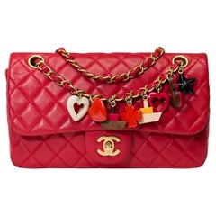 Chanel "Charms" Limited edition shoulder flap bag in red quilted lambskin, MGHW 