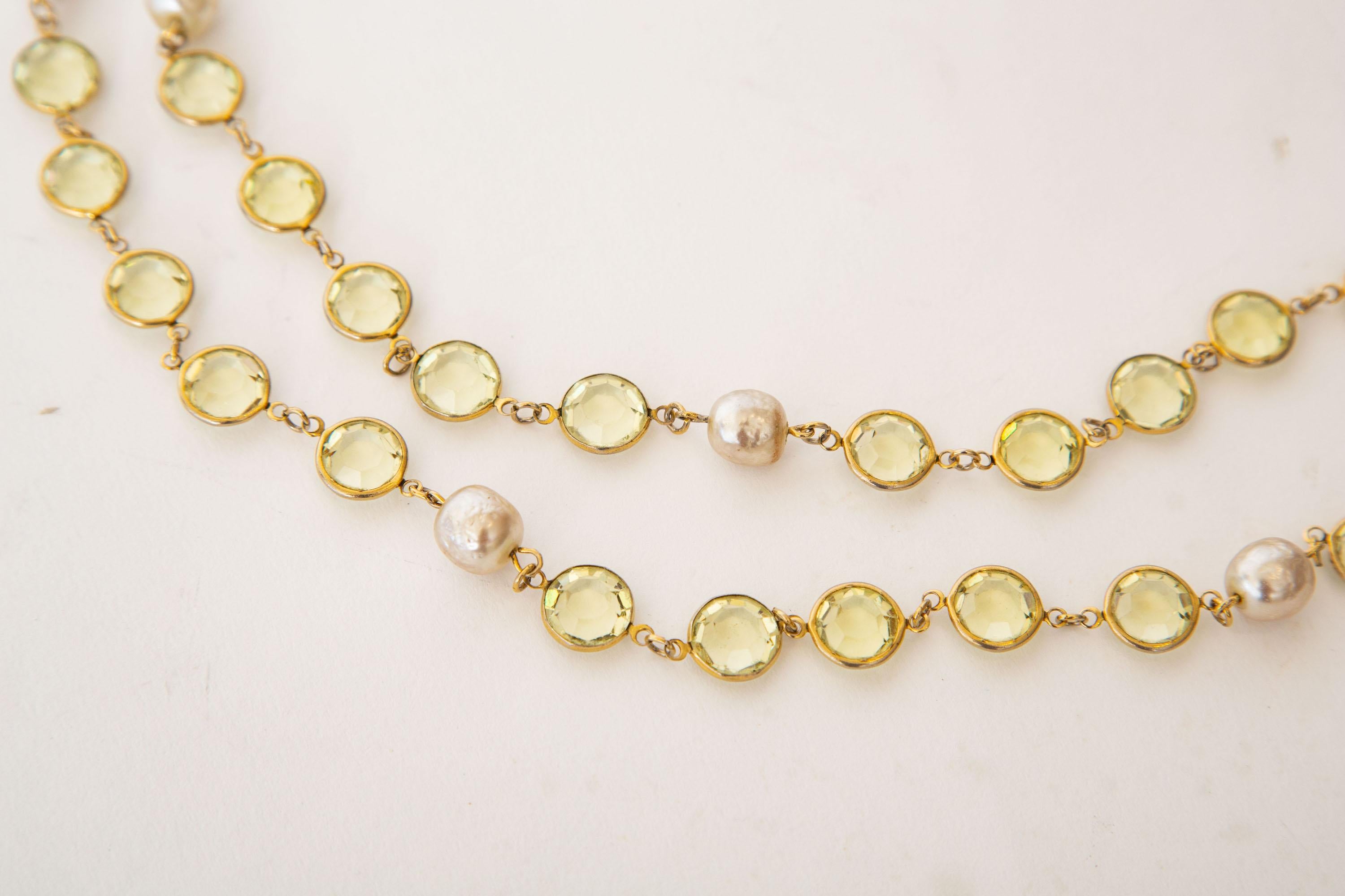 Vintage Chanel Chartreuse Beveled Crystals And Faux Pearl Sautoir Wrap Necklace In Good Condition In North Miami, FL