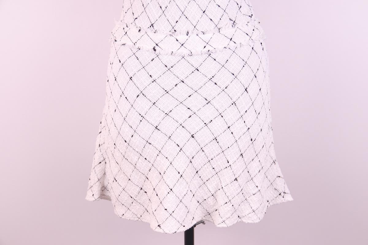 Robe en tweed à carreaux Chanel Crème Pour femmes en vente