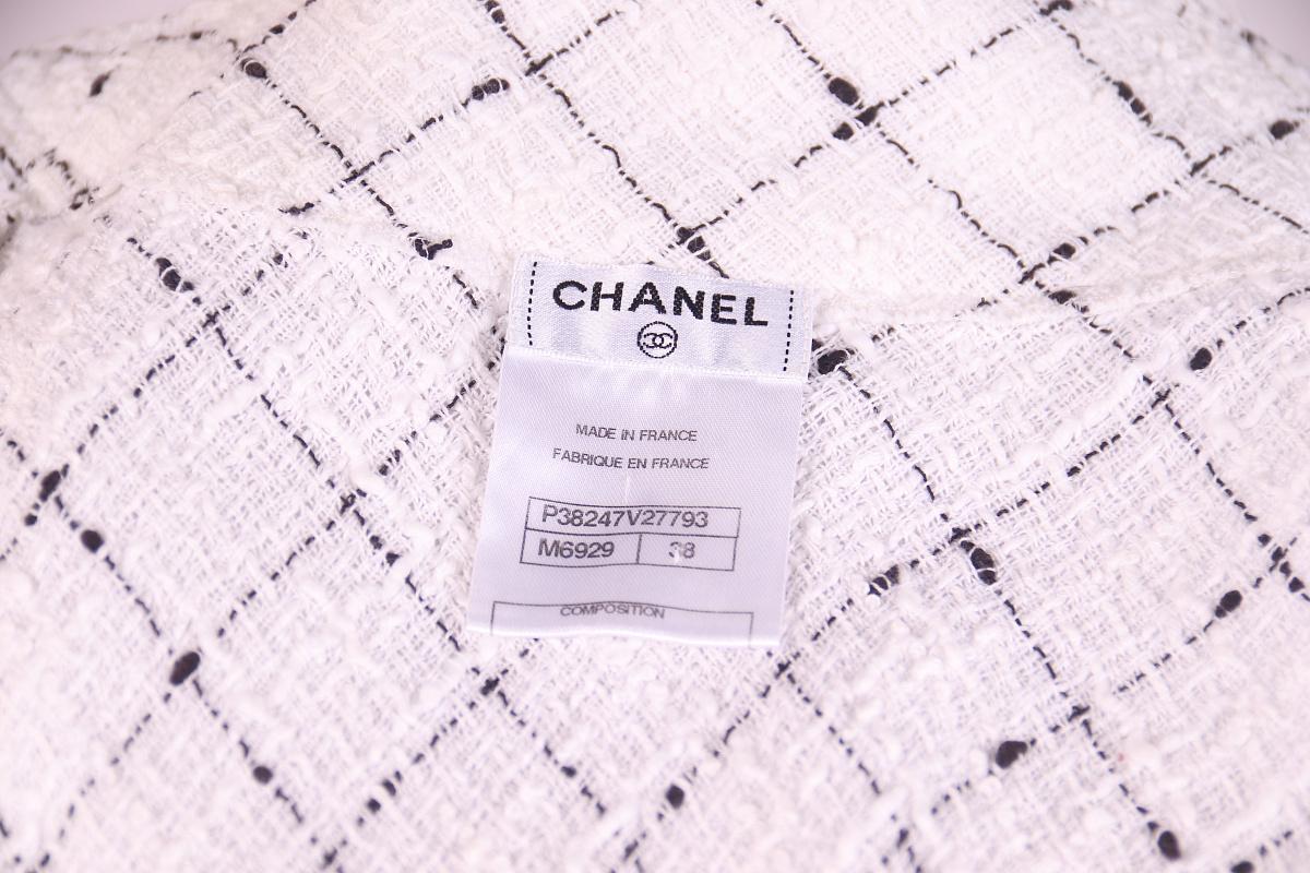 Robe en tweed à carreaux Chanel Crème en vente 2