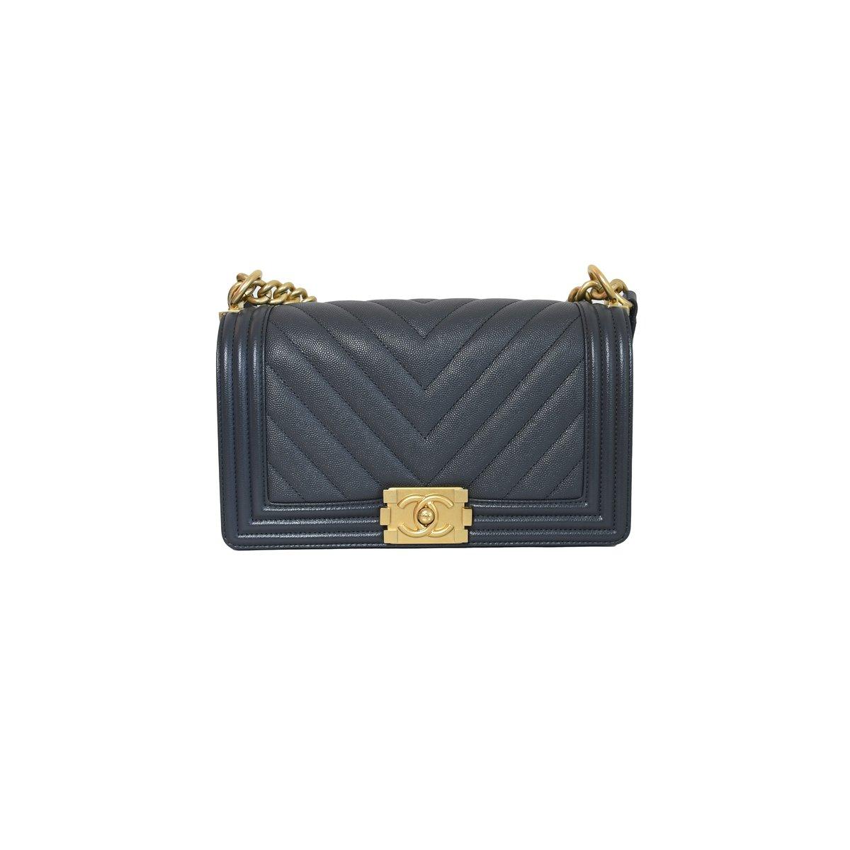 Chanel Chevron Caviar Medium Boy Bag Dark Gris

Condition: Brand New

Dimension: 9.75 x 6 x 3 in; Drop: 11.5 in; Drop: 20.5 in

Accompanied by: This item comes with all accessories