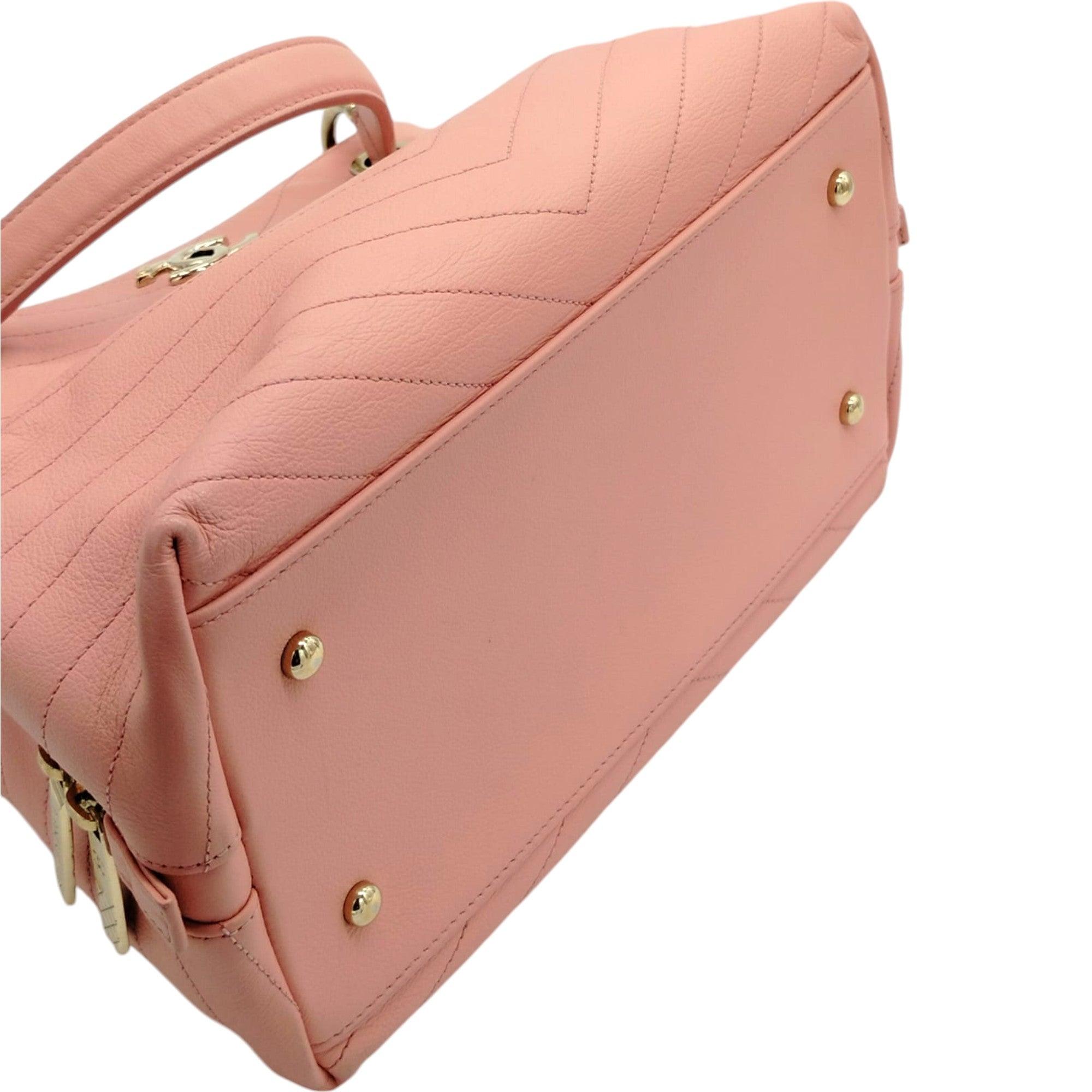Chanel Chevron Chic Shopping Tote - '10s In Good Condition In Milano, IT