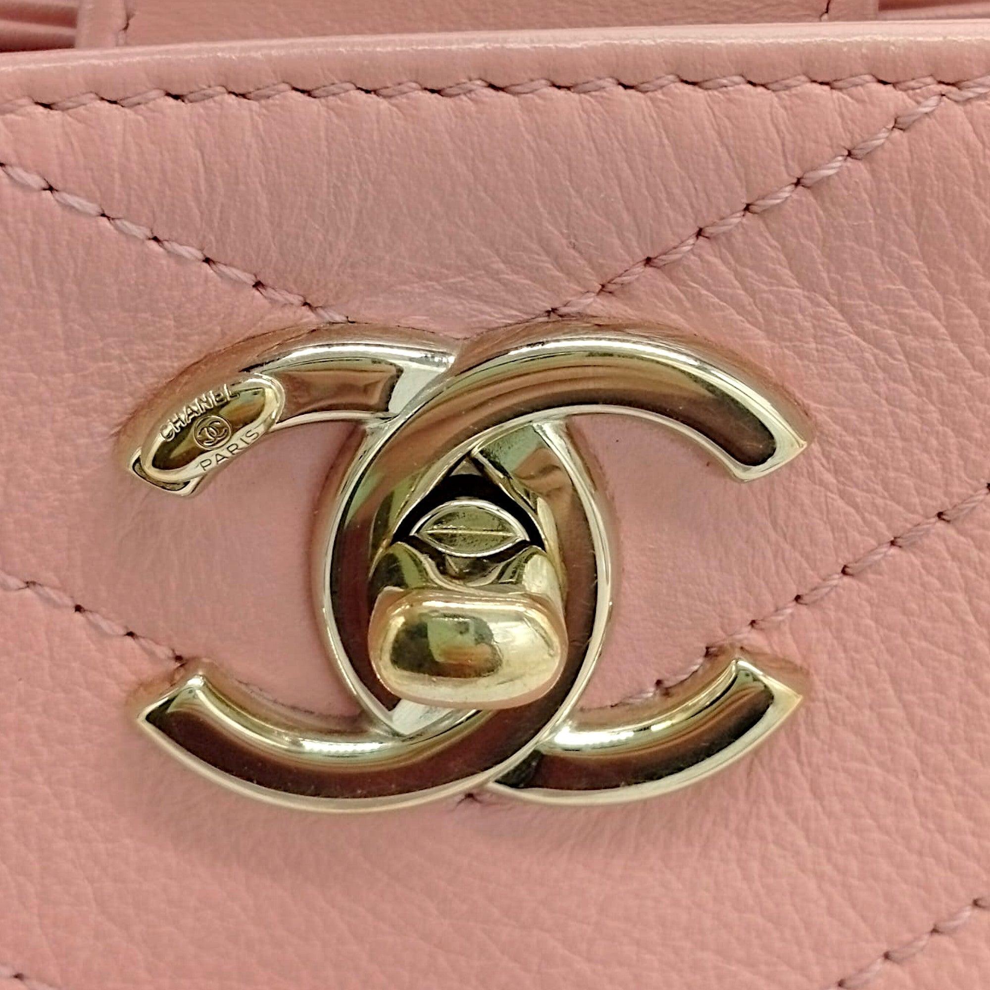 Women's Chanel Chevron Chic Shopping Tote - '10s