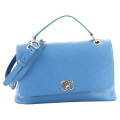 Chanel  Chevron Chic Top Handle Tasche aus Chevron- Kalbsleder Medium