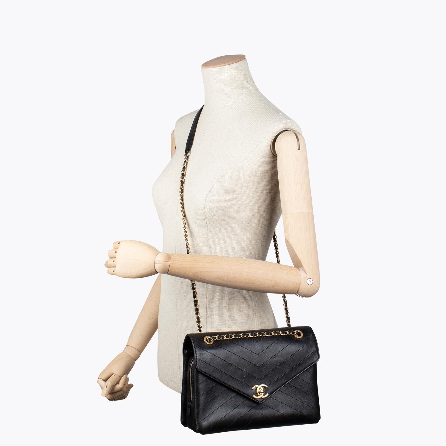 Women's Chanel Chevron Crossbody Bag For Sale