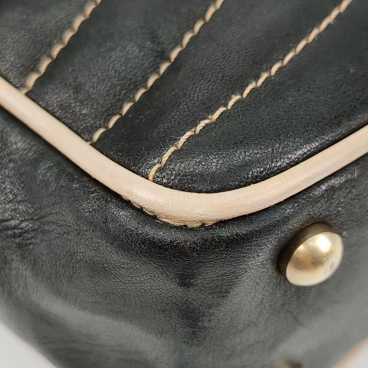Chanel Chevron Flap Bag in Quilted Lambskin Leather with Gold tone Hardware For Sale 5