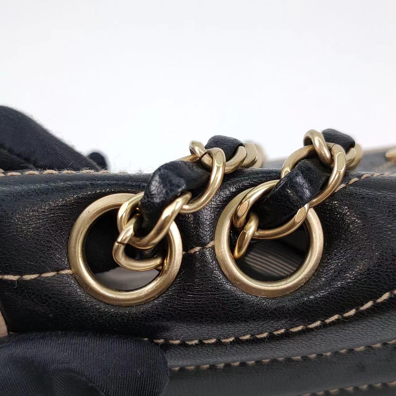 Chanel Chevron Flap Bag in Quilted Lambskin Leather with Gold tone Hardware For Sale 9
