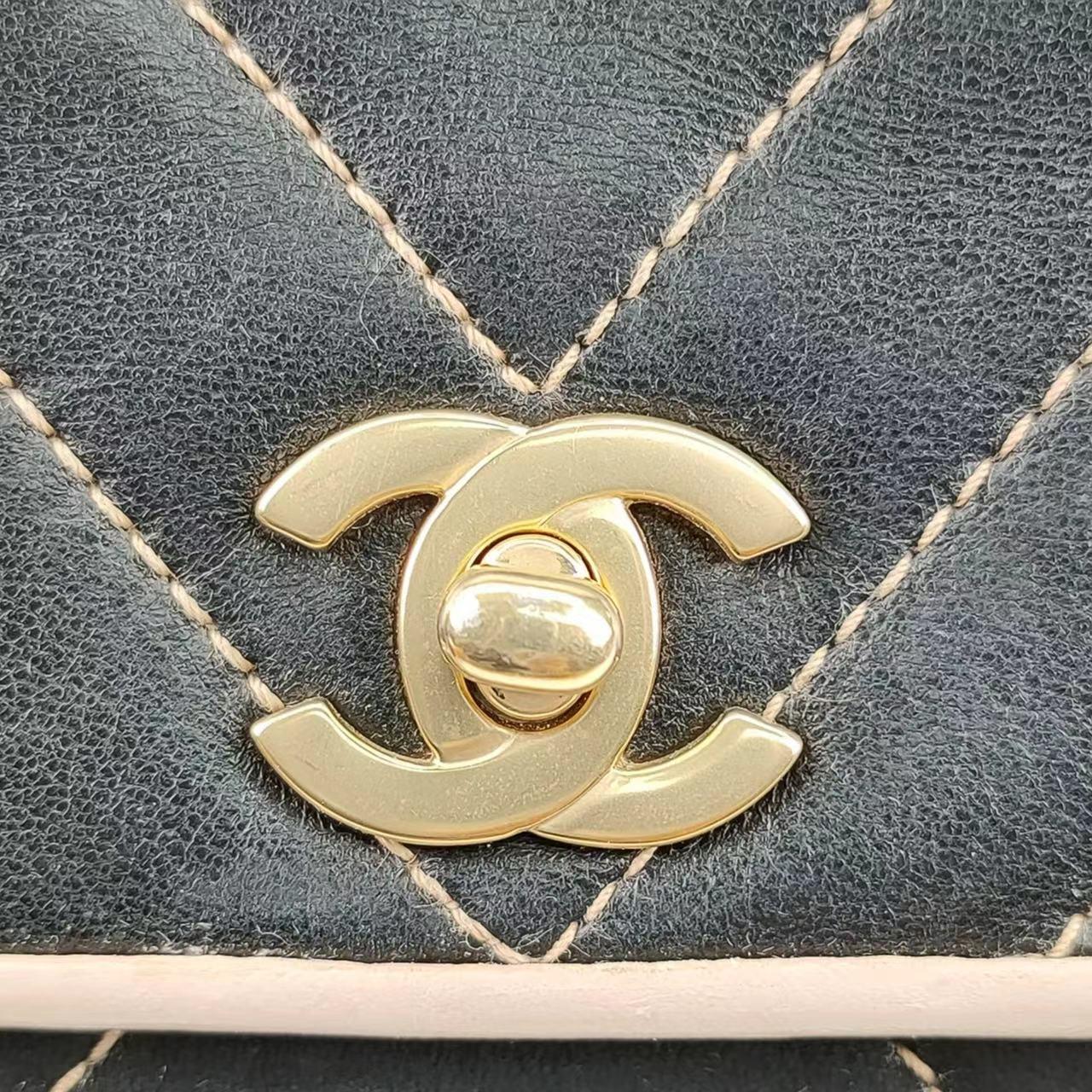 Chanel Chevron Flap Bag in Quilted Lambskin Leather with Gold tone Hardware For Sale 11