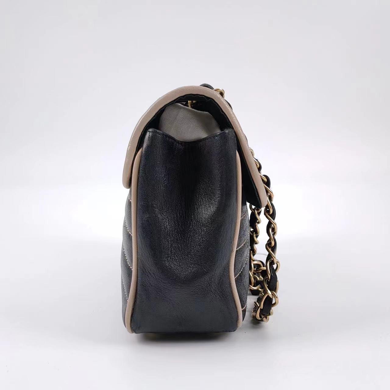 Women's Chanel Chevron Flap Bag in Quilted Lambskin Leather with Gold tone Hardware For Sale