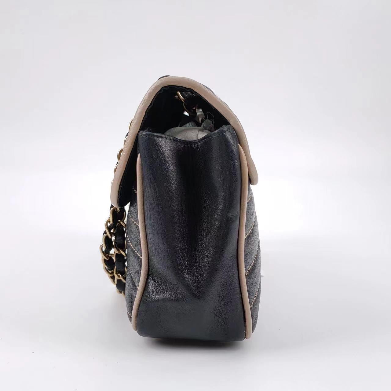 Chanel Chevron Flap Bag in Quilted Lambskin Leather with Gold tone Hardware For Sale 1