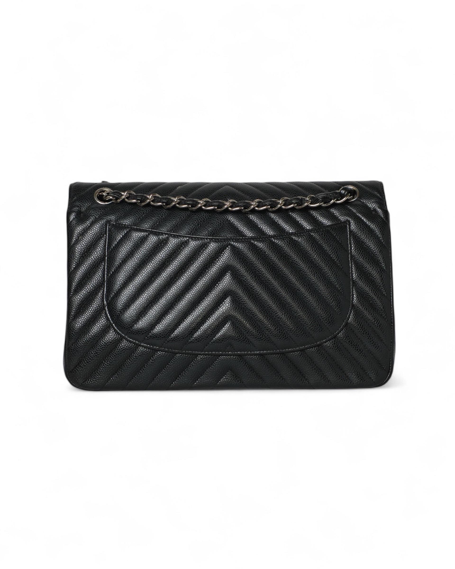 Women's Chanel Chevron Jumbo Caviar Nera For Sale