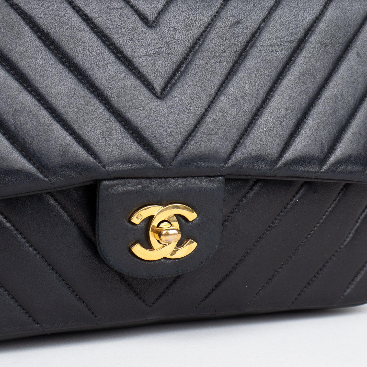 Chanel Chevron Medium Double Flap Bag For Sale 1