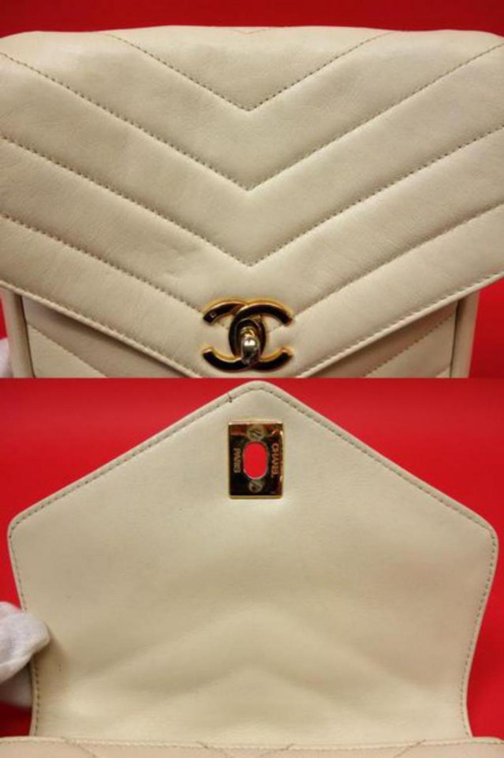 Chanel Chevron Quilted Lambskin Mini Flap 224211 Beige Leather Cross Body Bag In Good Condition For Sale In Forest Hills, NY