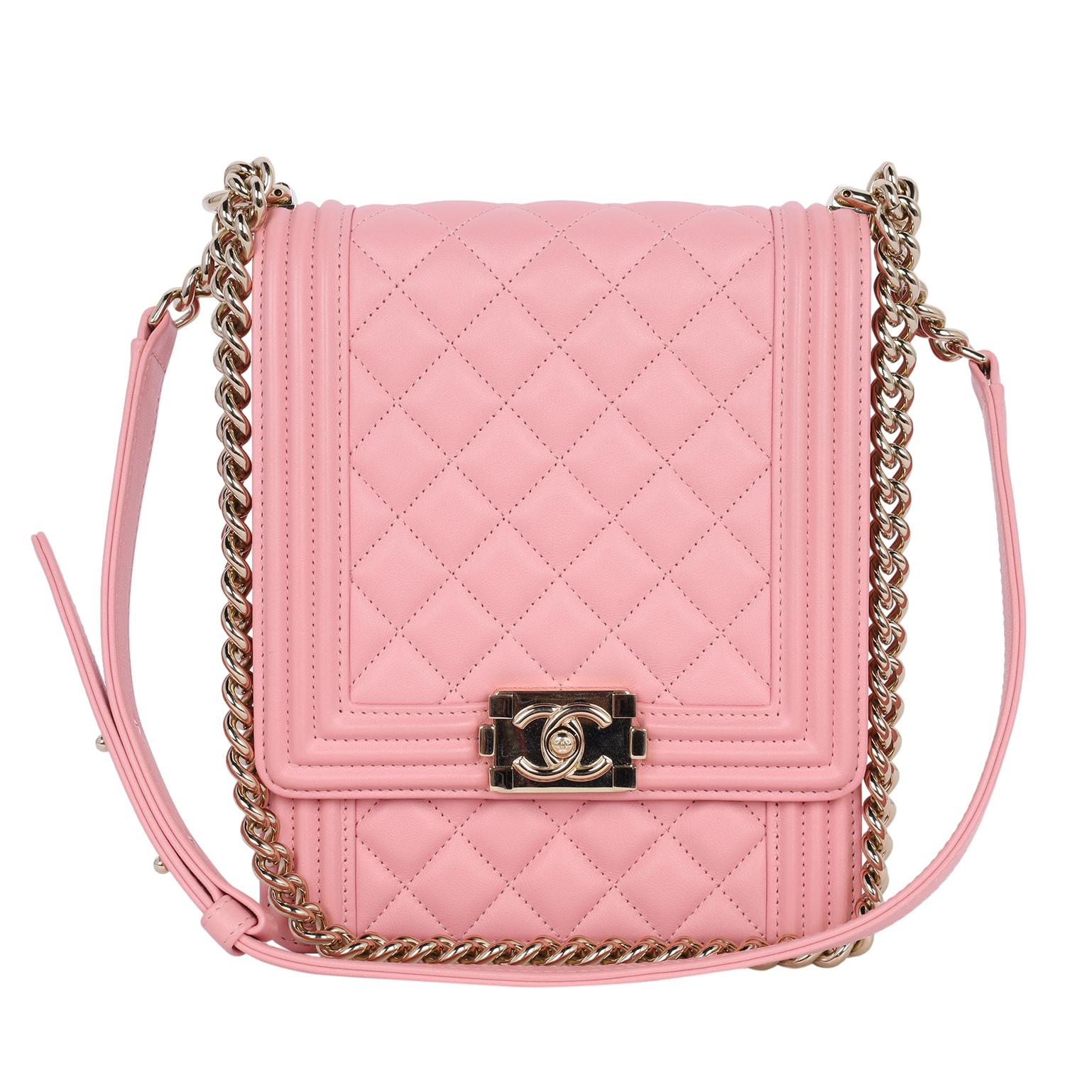 Chanel Chevron Piel de cordero acolchada Norte-Sur Le Boy Rosa en venta 9