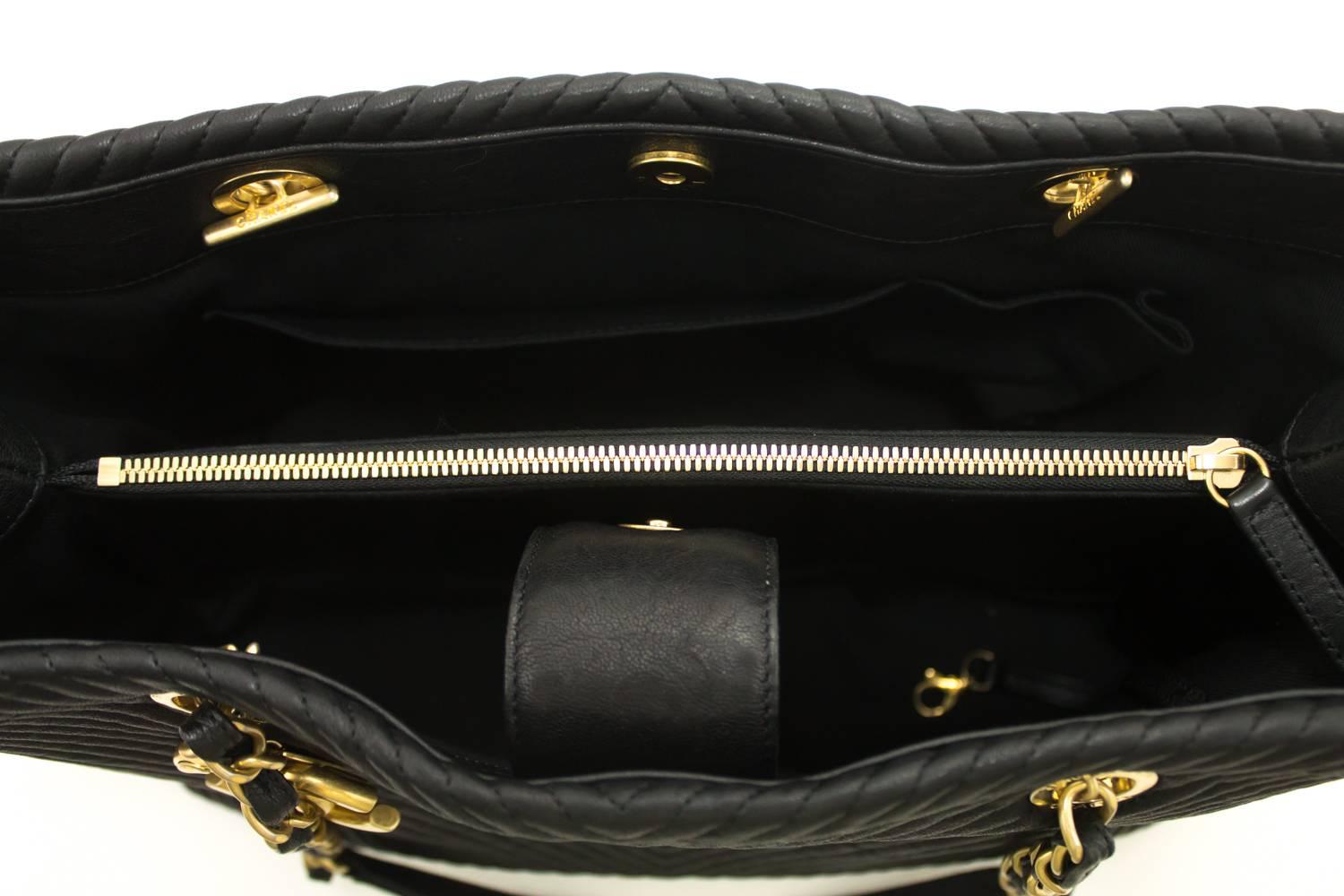 Chanel Chevron V-Stitch Chain Black Large Quilted Shoulder Bag  5