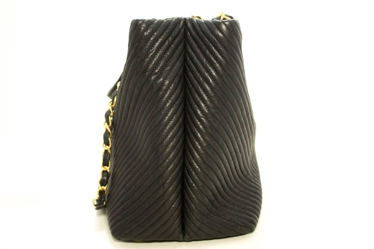 Chanel Chevron V-Stitch Chain Black Large Quilted Shoulder Bag  In Excellent Condition In Takamatsu-shi, JP