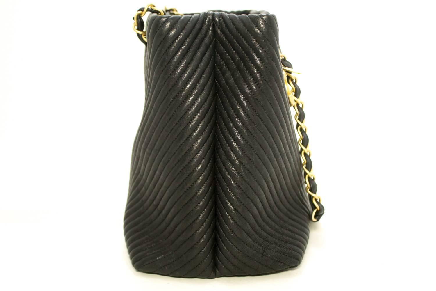 Women's Chanel Chevron V-Stitch Chain Black Large Quilted Shoulder Bag 