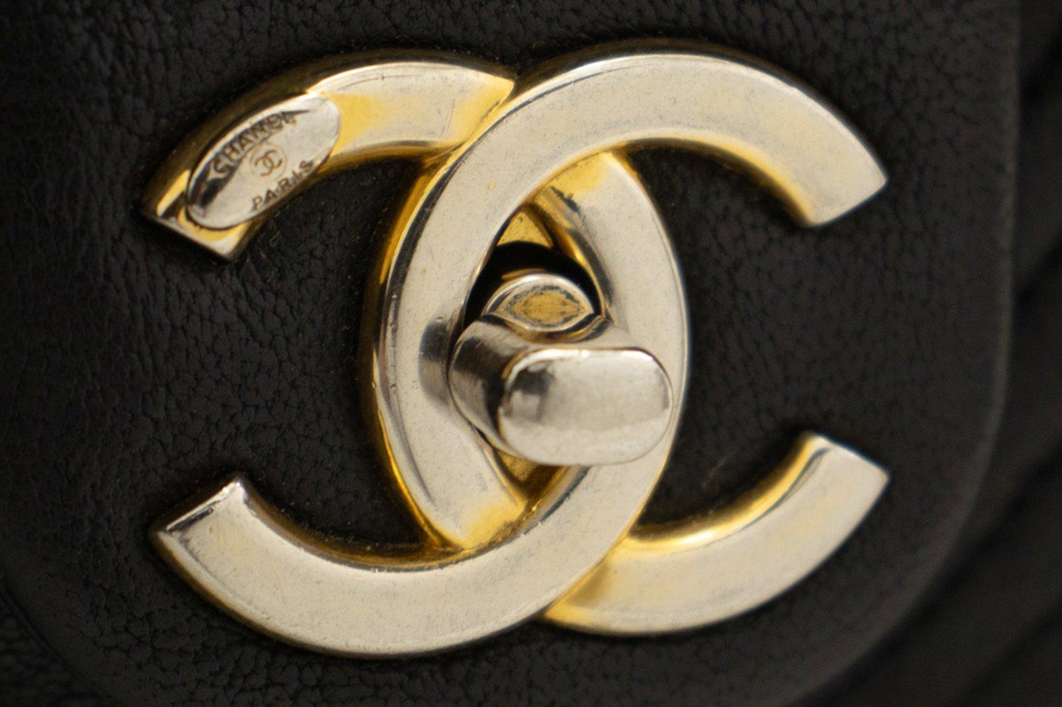 Chanel Chevron V-Stitch Leder Kette Umhängetasche mit einer Klappe im Angebot 10