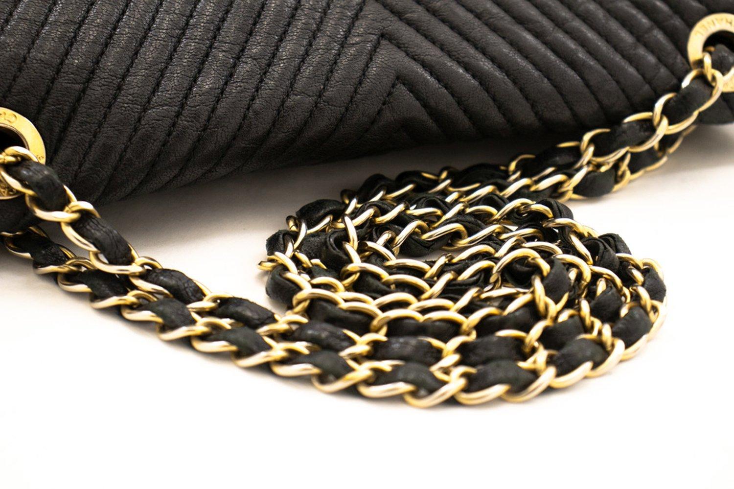 Chanel Chevron V-Stitch Leder Kette Umhängetasche mit einer Klappe im Angebot 11