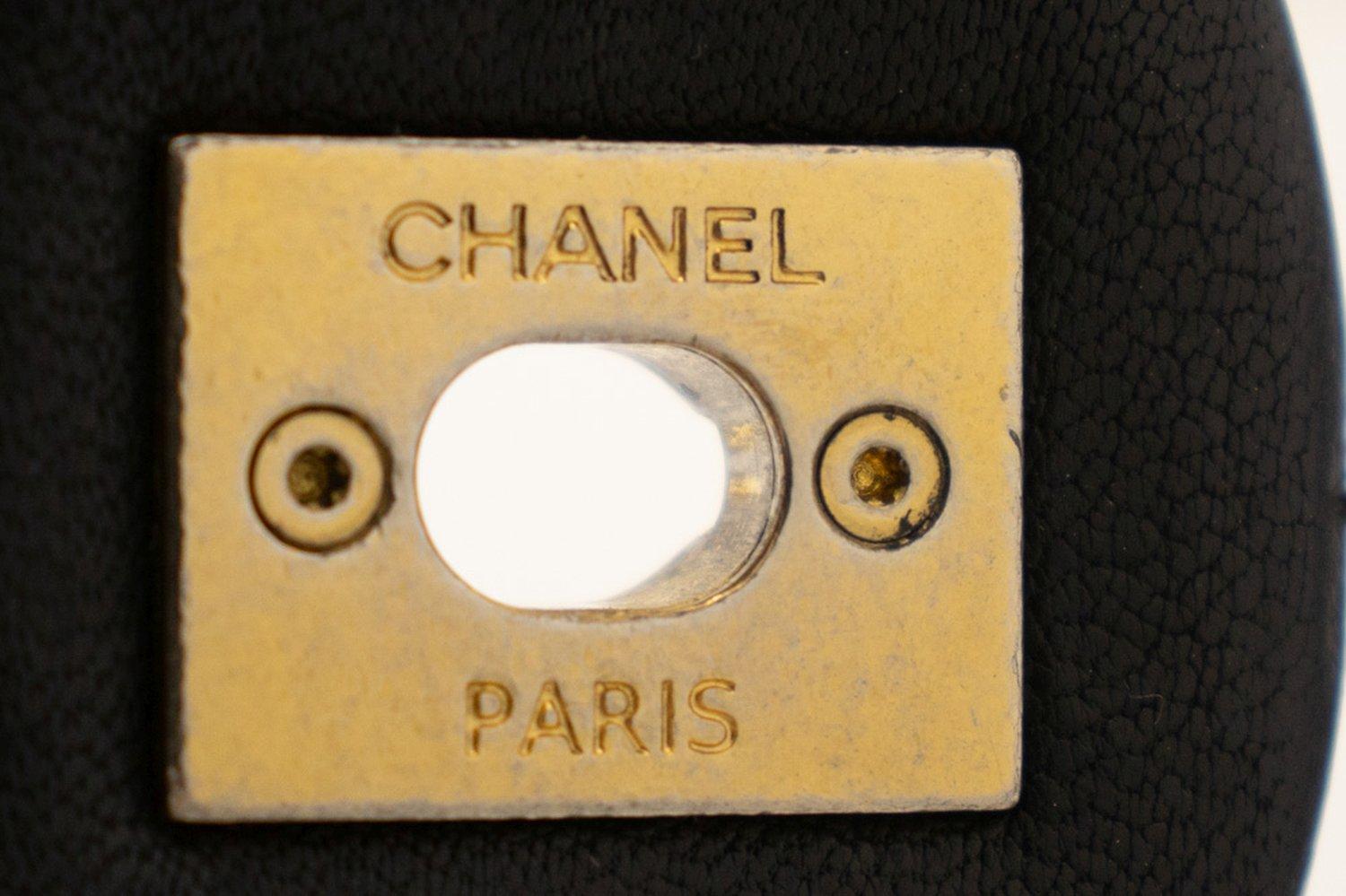 Chanel Chevron V-Stitch Leder Kette Umhängetasche mit einer Klappe im Angebot 12