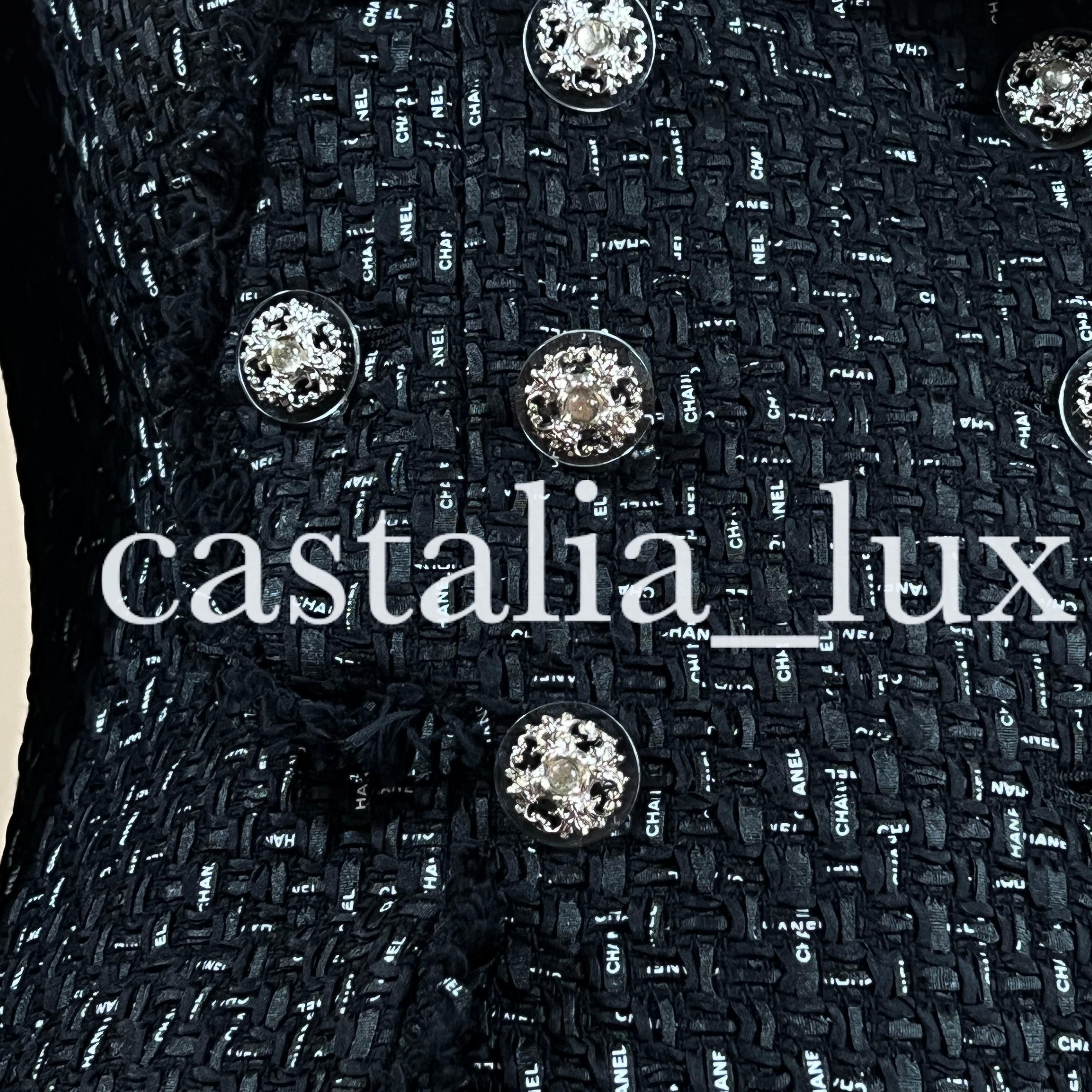 Veste en tweed Chiara Ferragni à ruban avec logo Chanel 9