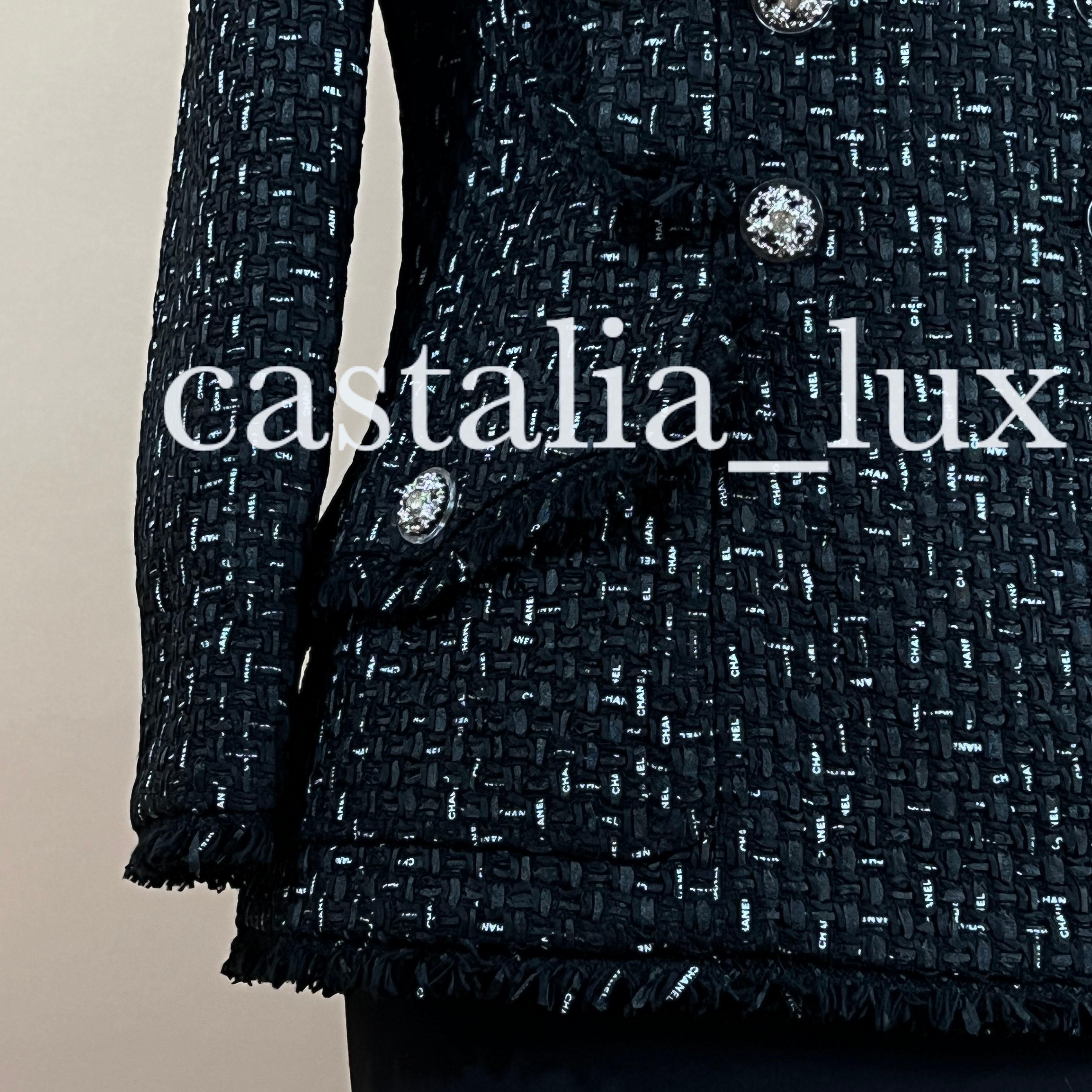 Veste en tweed Chiara Ferragni à ruban avec logo Chanel 11