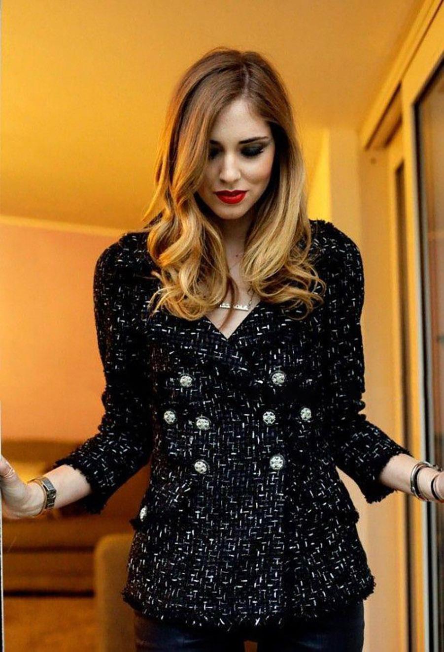 Stunning Chanel Logo Ribbon black tweed jacket as seen on Chiara Ferragni!
From famous Paris / Versailles Cruise Collection.
- masterpiece CC logo jewel baroque style buttons
- most precious ribbon tweed
- fulls silk lining
Size mark 40 fr. Kept