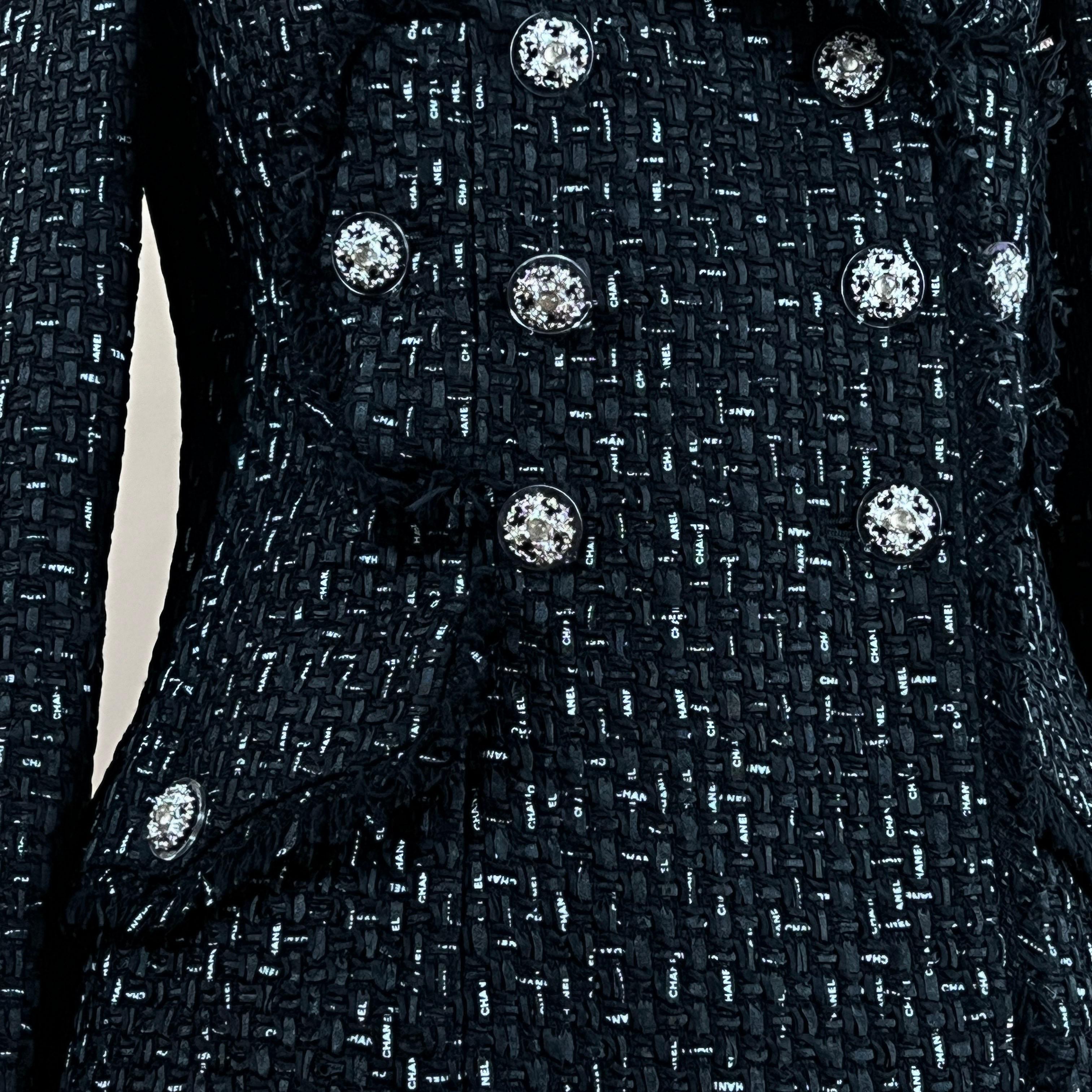 Chanel Chiara Ferragni Tweed-Jacke mit Logoband 3