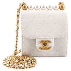 Chanel Chic Pearls Umhängetasche aus gestepptem Ziegenleder Mini