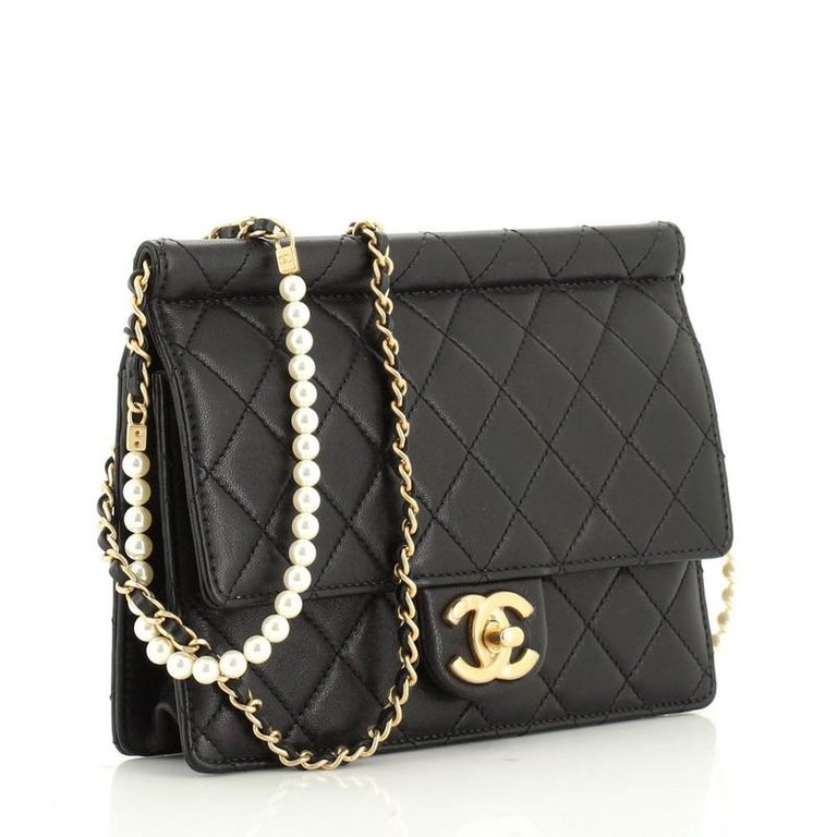 Flap bag, Lambskin, imitation pearls & gold-tone metal, black — Fashion