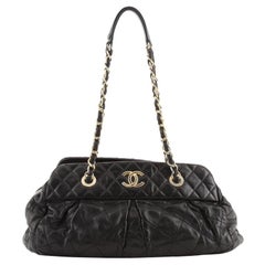 Chanel Chic Quilt Bowlingtasche Gesteppt schillerndes Kalbsleder Medium