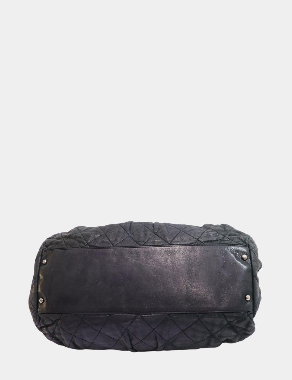 Chanel Chic Quilted Bowler Bag In Fair Condition For Sale In Amman, JO