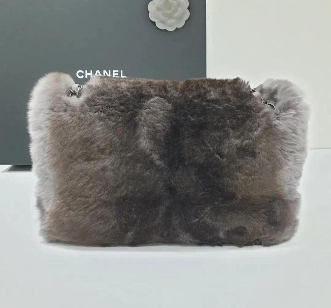 CHANEL Chinchilla Fur Flap Bag In Excellent Condition In Krakow, PL