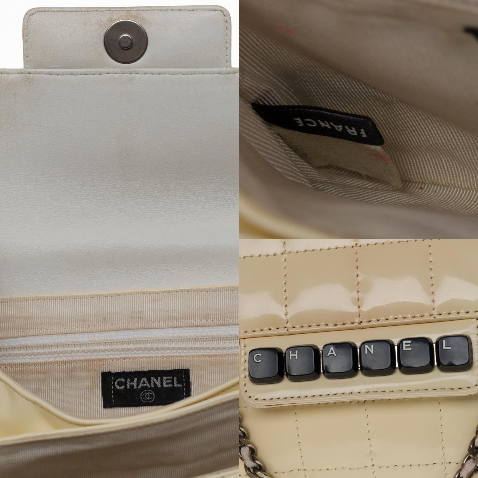 Chanel Chocolate Bar Clavier shoulder bag in beige quilted patent leather, SHW In Good Condition In Paris, IDF