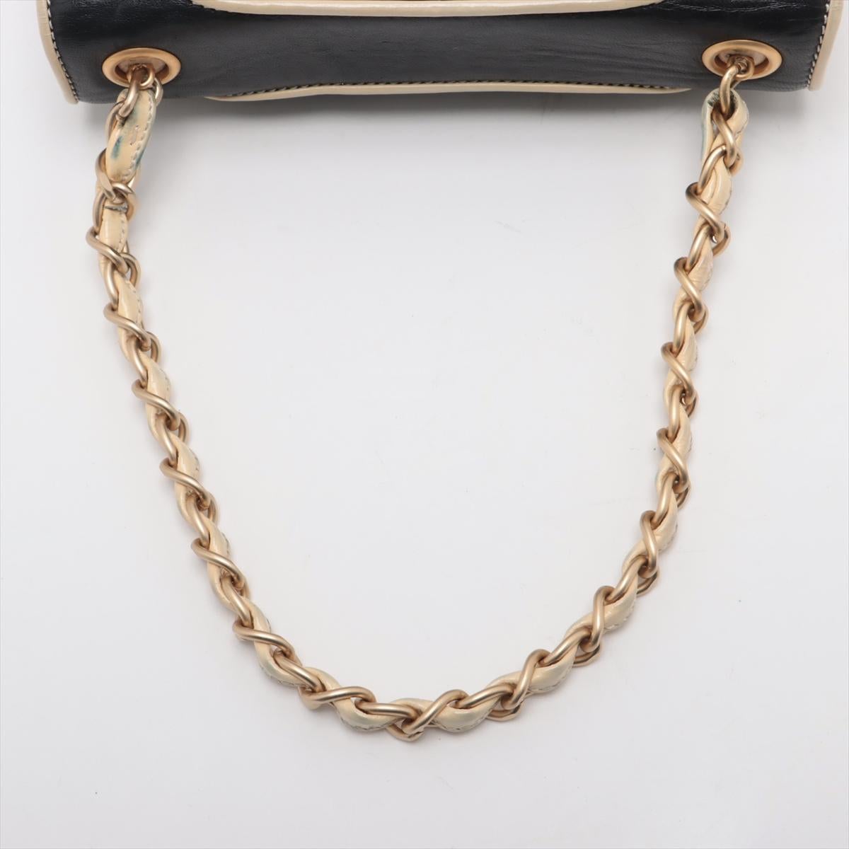 Chanel Chocolate Bar Lambskin Chain Shoulder Bag Black x Ivory For Sale 2