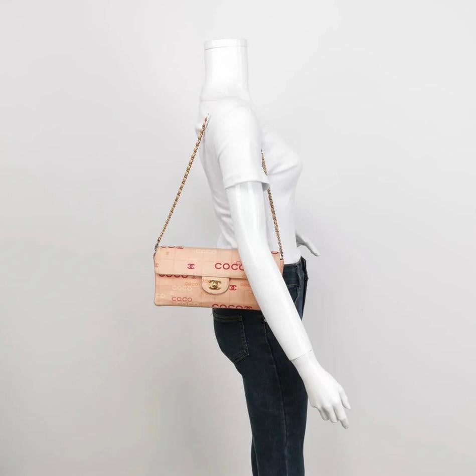This stylish shoulder bag is made of a squared stitched fine pink denim. The bag features a gold chain link shoulder strap threaded with leather and a frontal flap with a gold Chanel CC turn lock. This opens to a matching fabric interior with patch