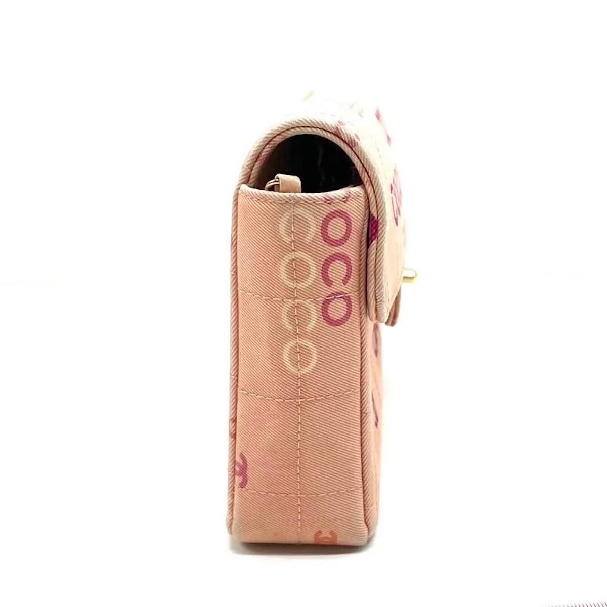 Women's Chanel Chocolate Bar Quilted Logo East West Flap Bag Pink For Sale
