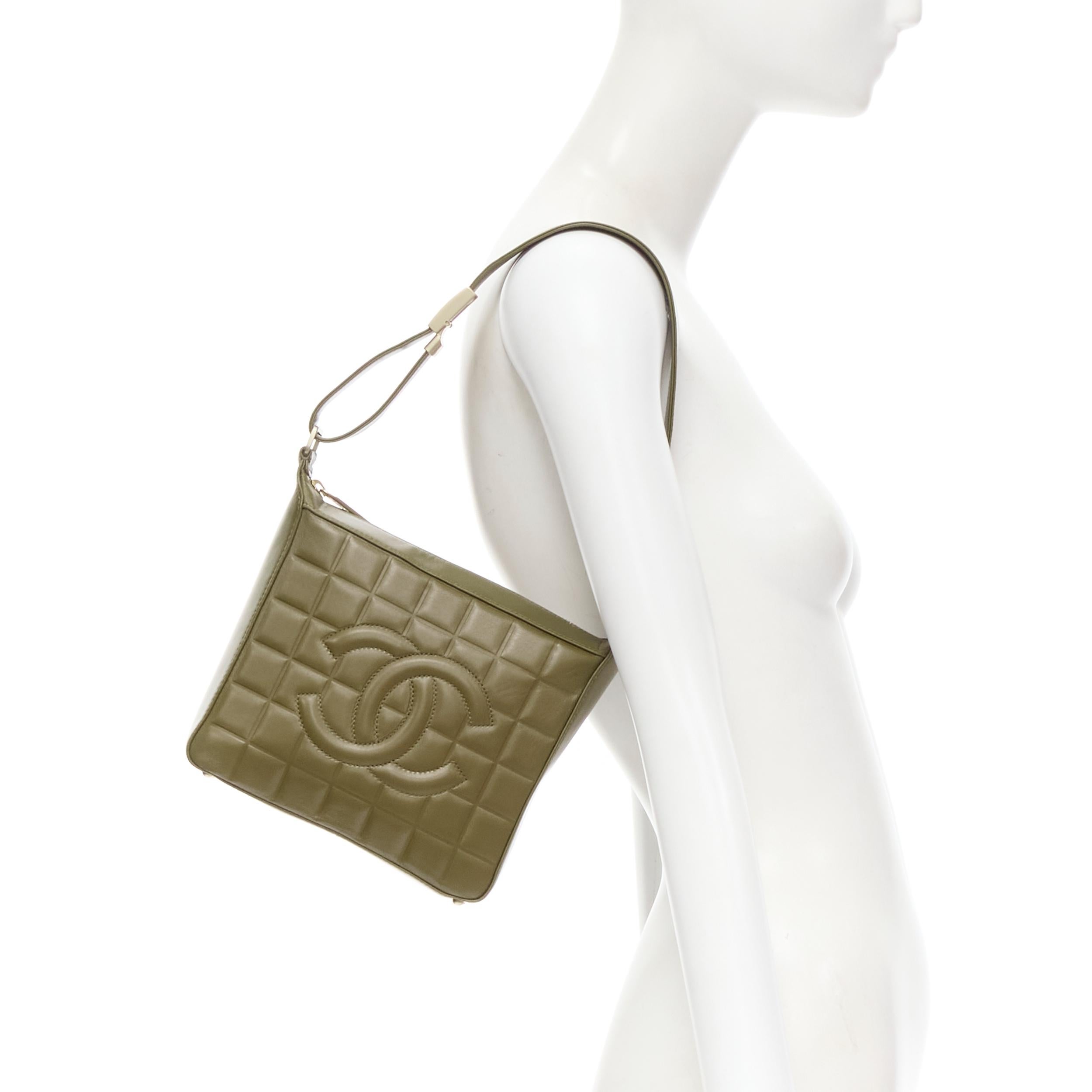 CHANEL Chocolate Bar square emboss quilted CC green leather small shoulder bag Reference: CELG/A00003 
Brand: Chanel 
Designer: Karl Lagerfeld 
Model: Shoulder obo 
Collection: 2003/2004 
Material: Leather 
Color: Green 
Pattern: Solid 
Closure: Zip
